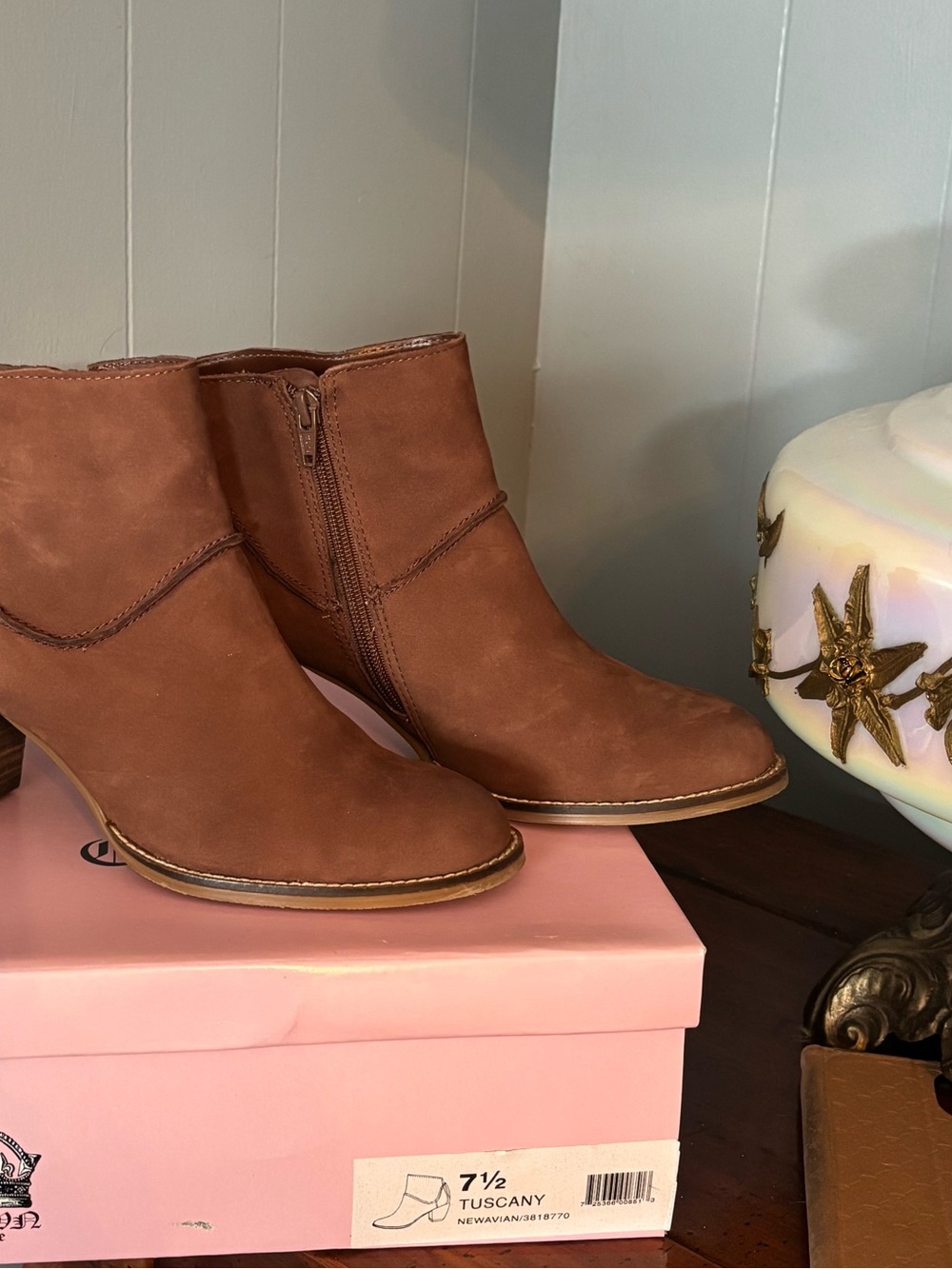 Crown Vintage Tuscany suede bootie